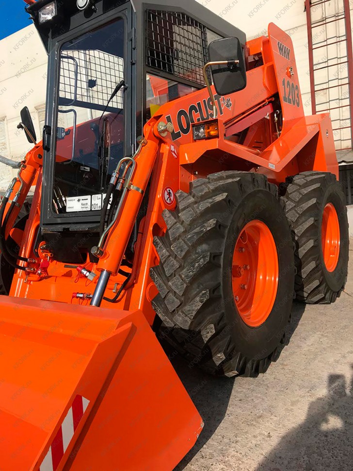 Мини-погрузчик LOCUST L1203