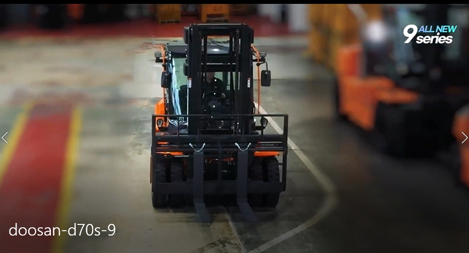 Дизельный погрузчик Doosan D70S 9 серии Дизельный погрузчик Doosan D70S 9 серии